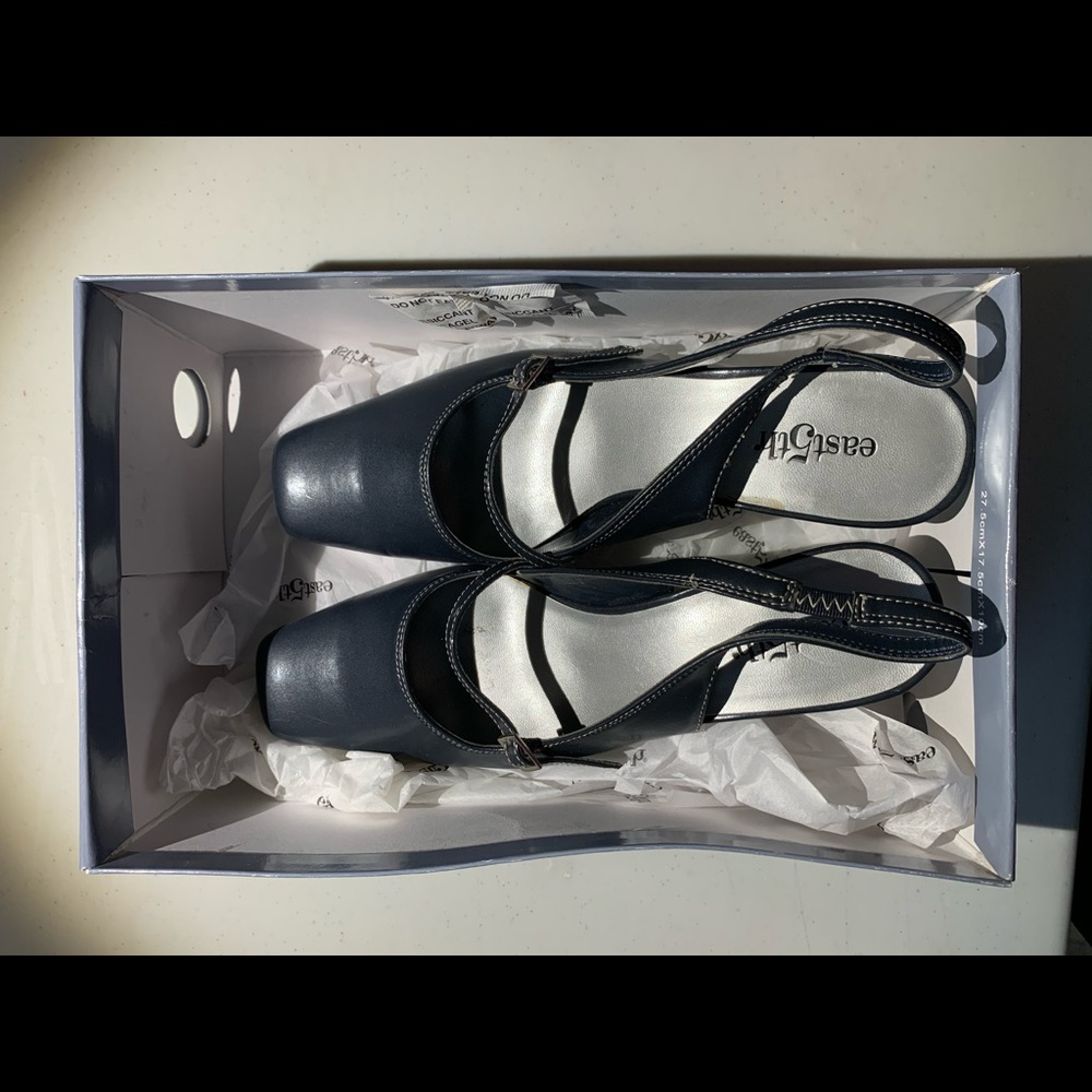 Low heel pumps